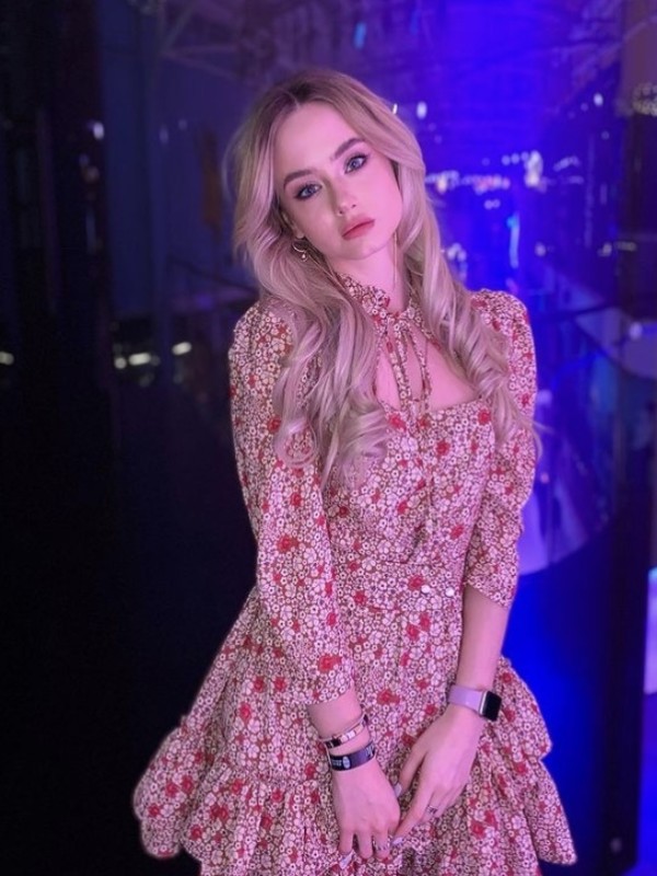 🎥 Евгения привлекательная девушка из Аткарска цена от 6000 руб